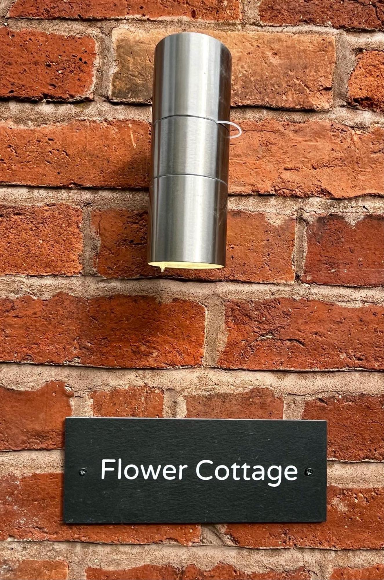 Flower Cottage By Ludlow Castle With Onsite Parking Екстериор снимка