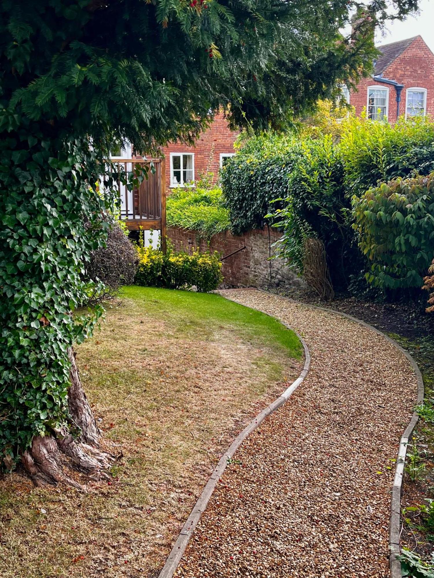 Flower Cottage By Ludlow Castle With Onsite Parking Екстериор снимка