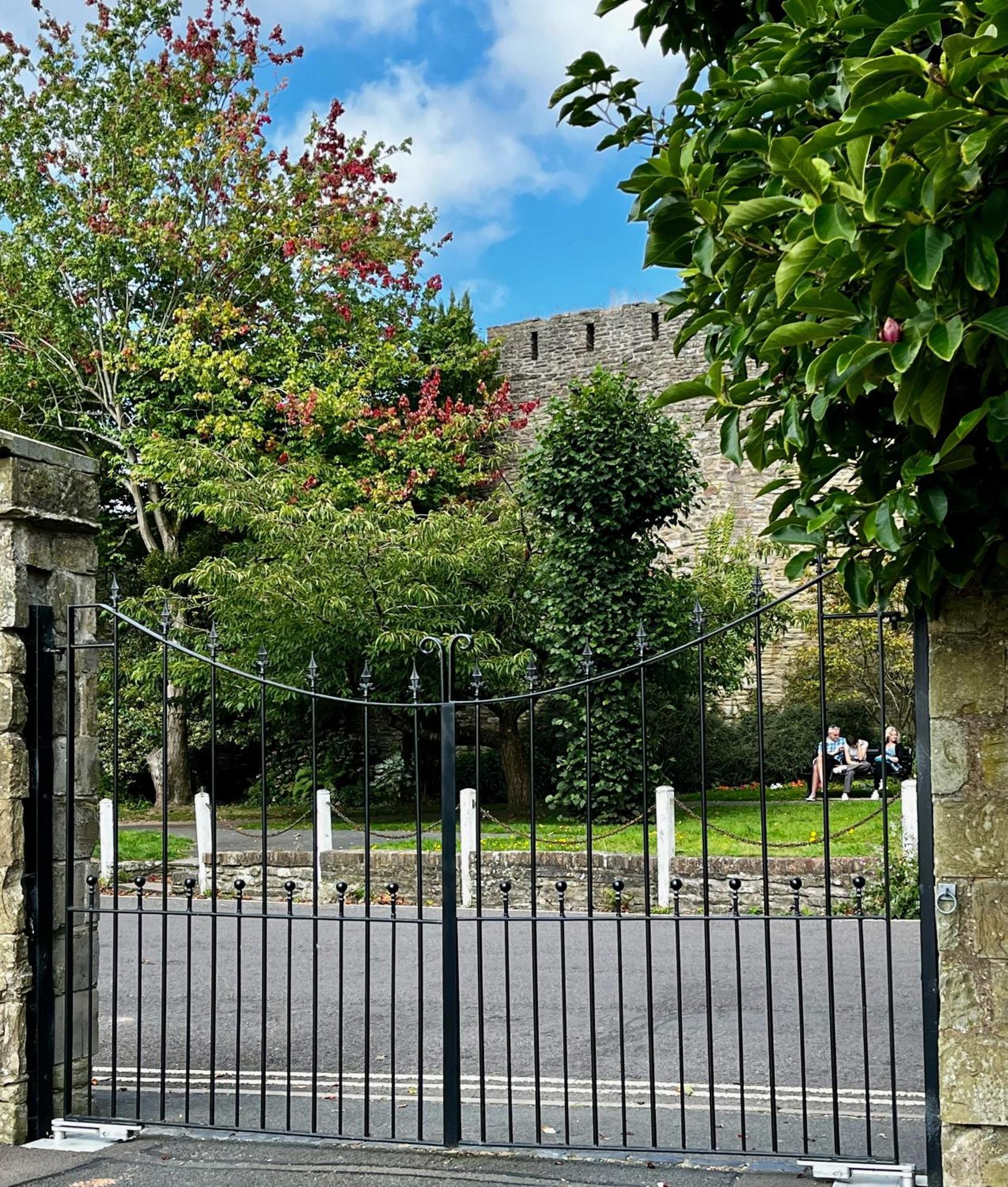 Flower Cottage By Ludlow Castle With Onsite Parking Екстериор снимка