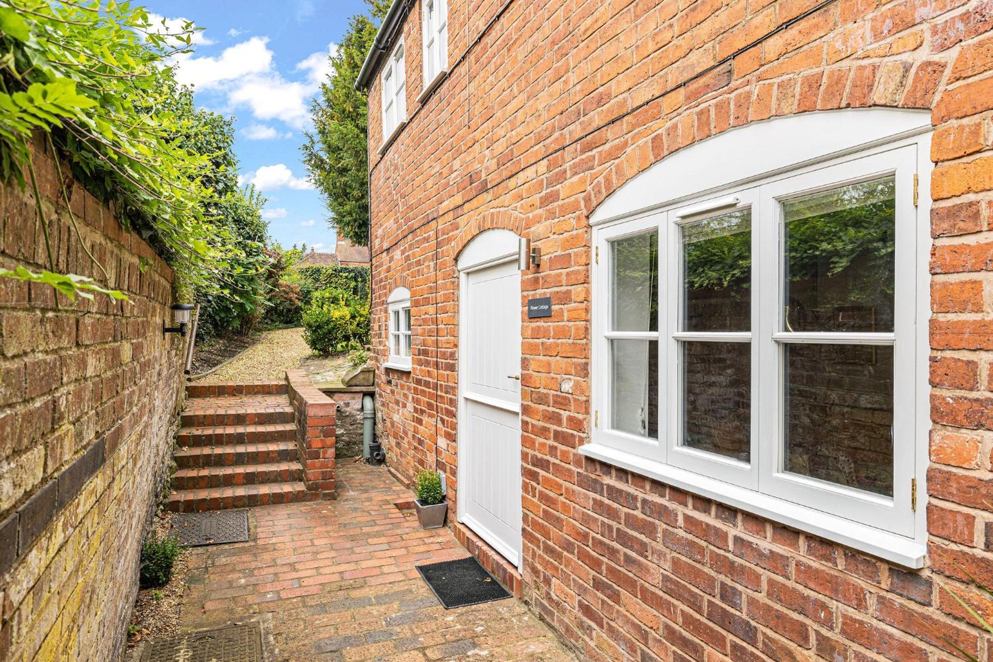Flower Cottage By Ludlow Castle With Onsite Parking Екстериор снимка
