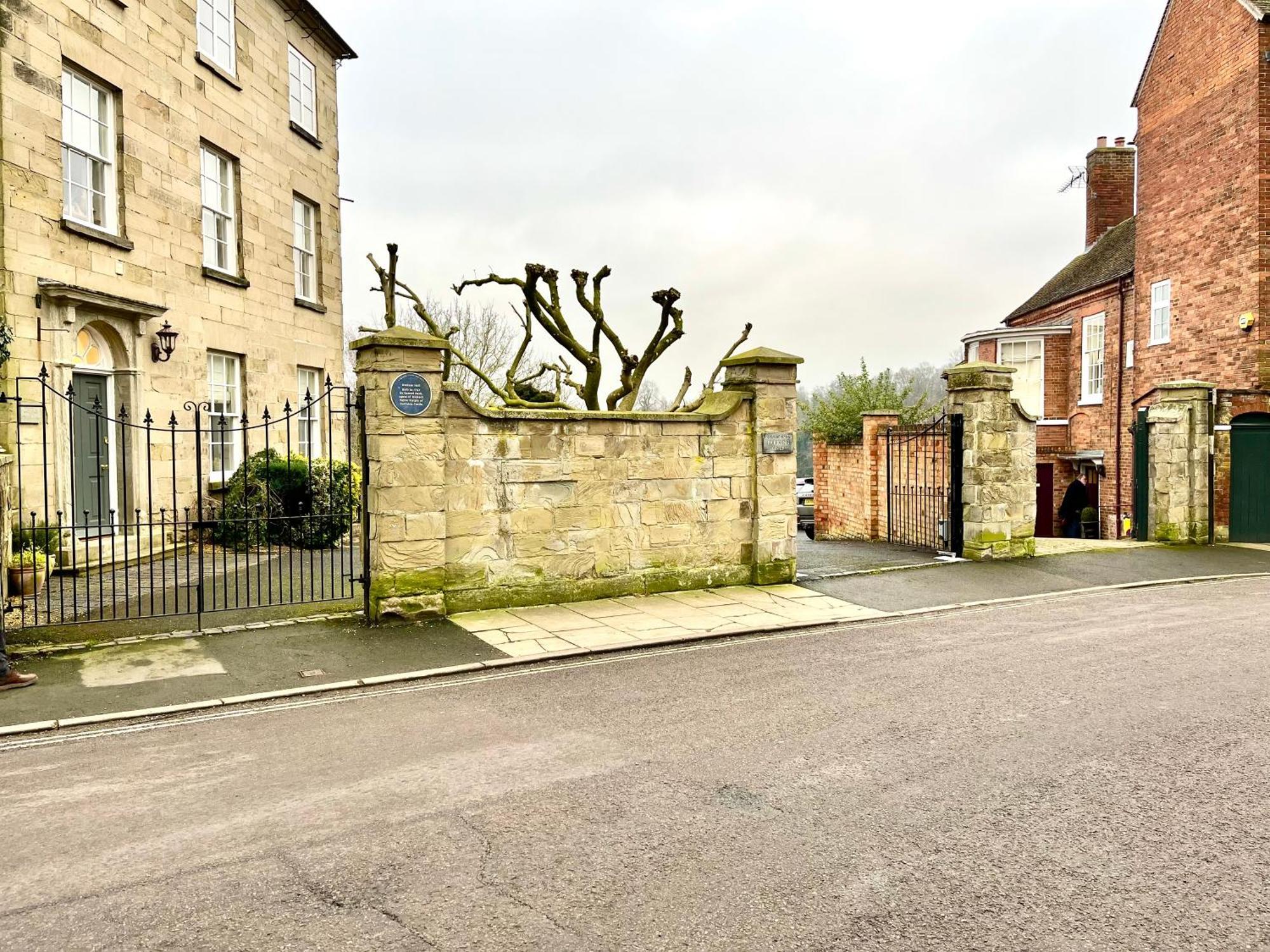 Flower Cottage By Ludlow Castle With Onsite Parking Екстериор снимка